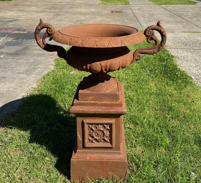 Campana urn and base rust